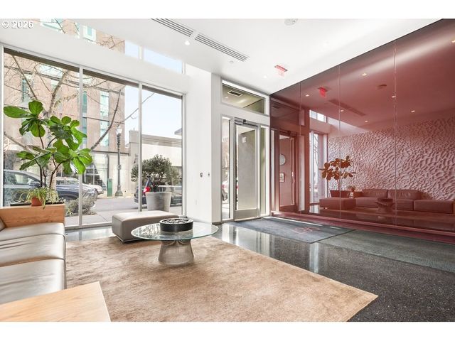 937 Nw GLISAN St 935, Portland, OR 97209