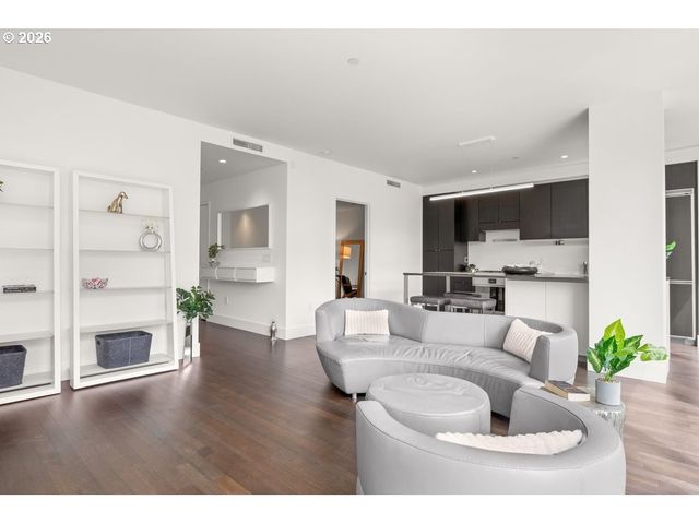 937 Nw GLISAN St 935, Portland, OR 97209