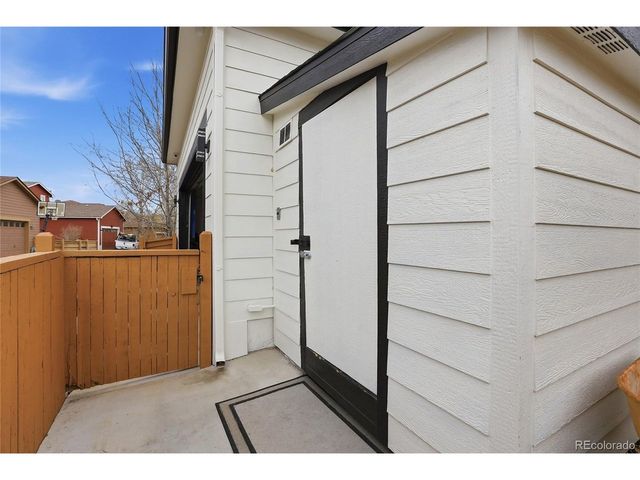 10059 Southlawn Cir, Commerce City, CO 80022