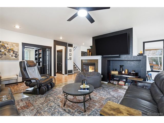 10059 Southlawn Cir, Commerce City, CO 80022