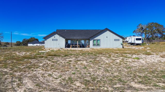 732 lake valley, La Vernia, TX 78121