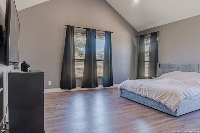 732 lake valley, La Vernia, TX 78121