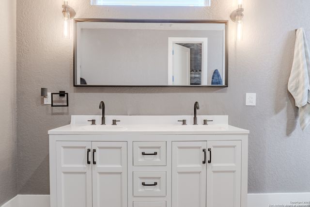 732 lake valley, La Vernia, TX 78121