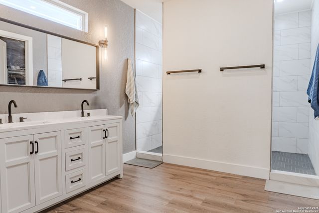 732 lake valley, La Vernia, TX 78121