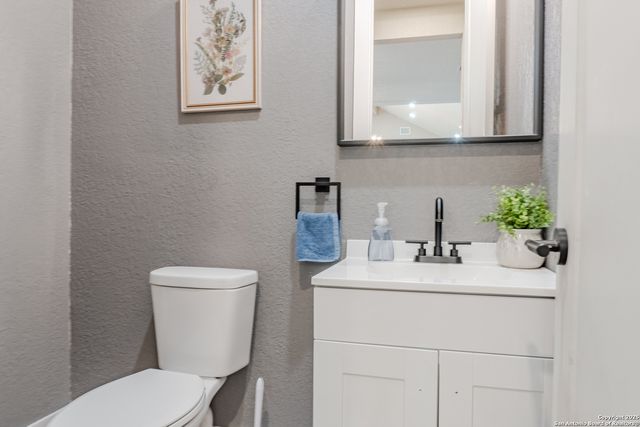 732 lake valley, La Vernia, TX 78121