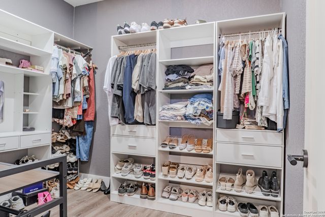 732 lake valley, La Vernia, TX 78121