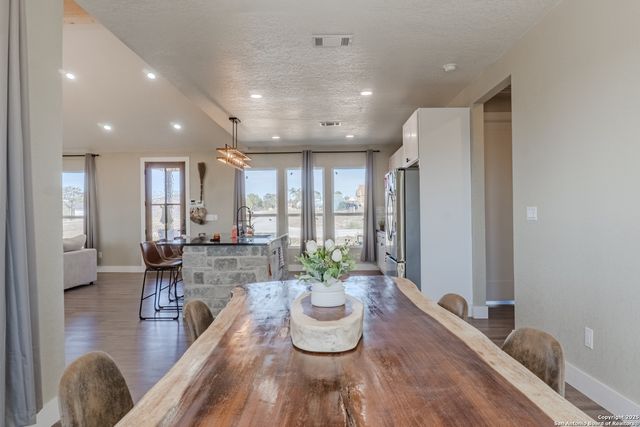 732 lake valley, La Vernia, TX 78121