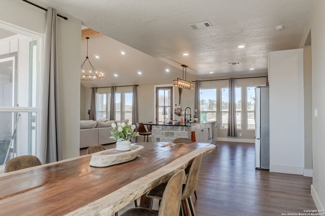 732 lake valley, La Vernia, TX 78121