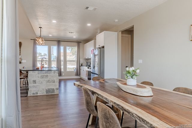 732 lake valley, La Vernia, TX 78121