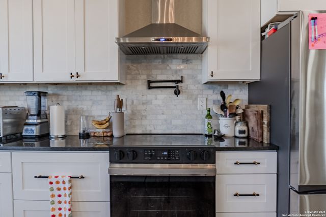 732 lake valley, La Vernia, TX 78121