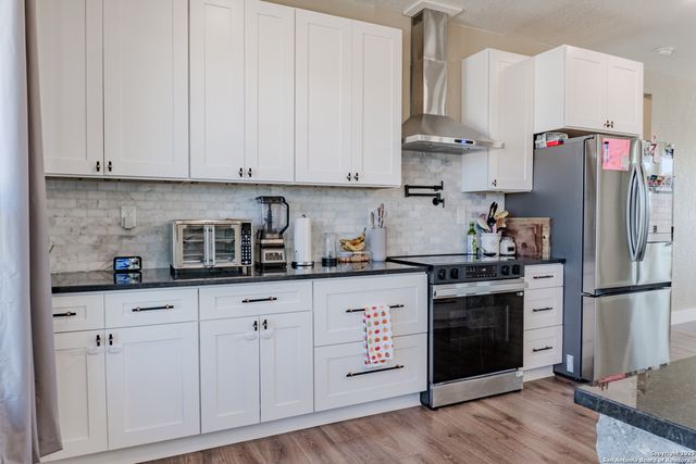 732 lake valley, La Vernia, TX 78121