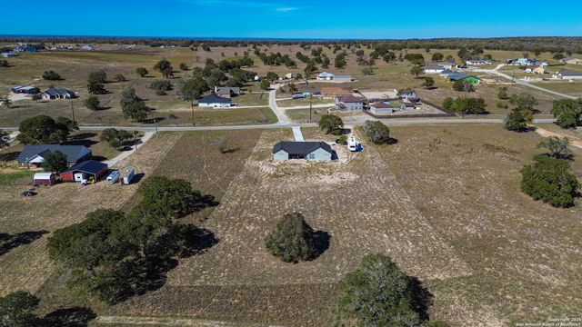 732 lake valley, La Vernia, TX 78121