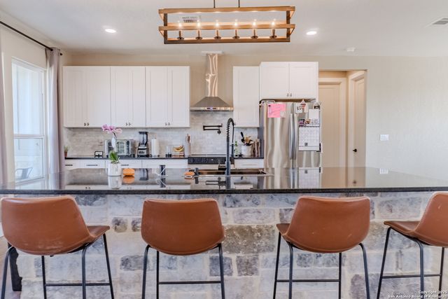 732 lake valley, La Vernia, TX 78121