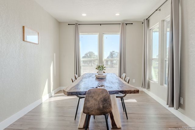 732 lake valley, La Vernia, TX 78121