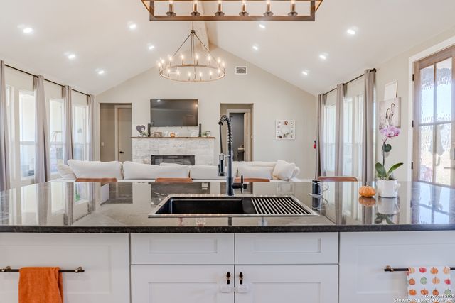 732 lake valley, La Vernia, TX 78121