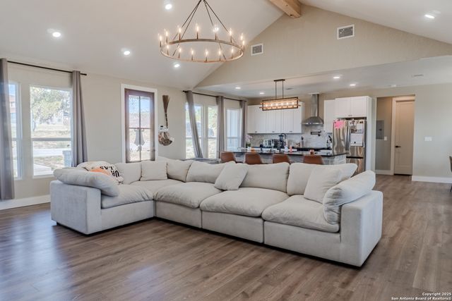 732 lake valley, La Vernia, TX 78121