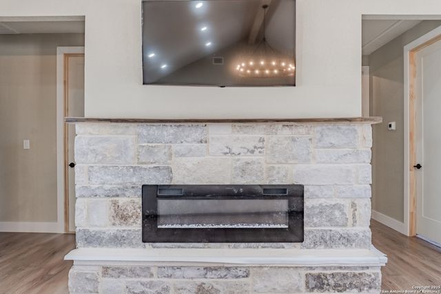 732 lake valley, La Vernia, TX 78121