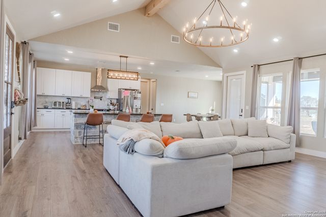 732 lake valley, La Vernia, TX 78121