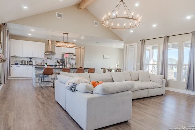 732 lake valley, La Vernia, TX 78121