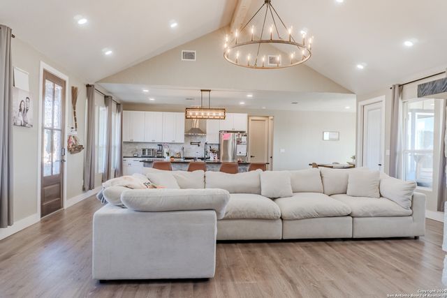 732 lake valley, La Vernia, TX 78121