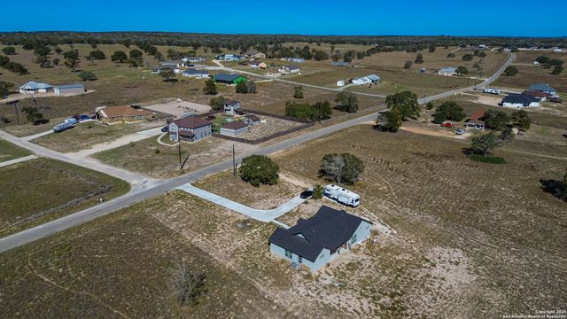 732 lake valley, La Vernia, TX 78121