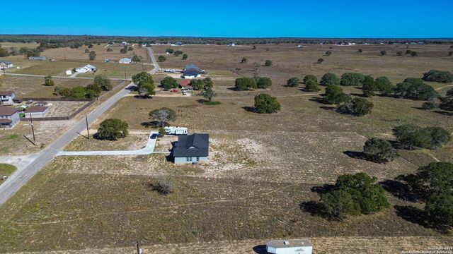 732 lake valley, La Vernia, TX 78121