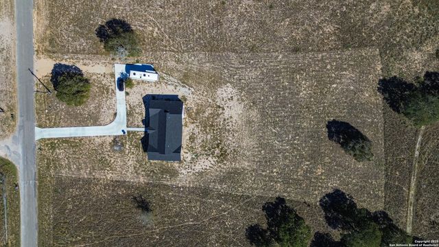 732 lake valley, La Vernia, TX 78121