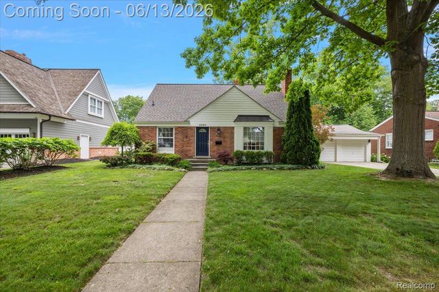 2260 W Lincoln Street, Birmingham, MI 48009