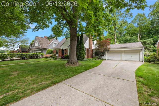 2260 W Lincoln Street, Birmingham, MI 48009