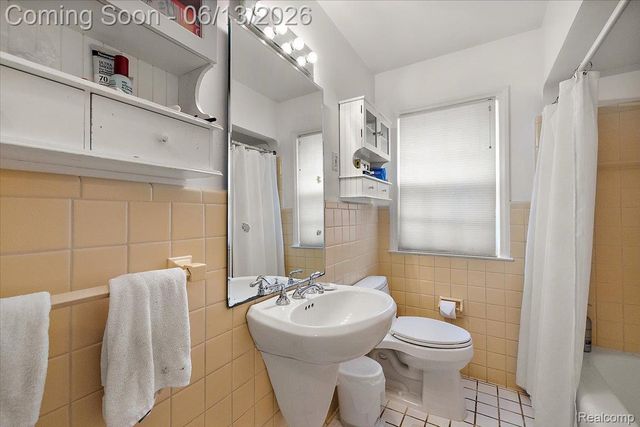 2260 W Lincoln Street, Birmingham, MI 48009