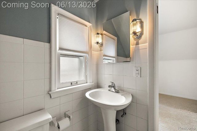 2260 W Lincoln Street, Birmingham, MI 48009