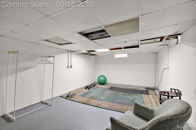 2260 W Lincoln Street, Birmingham, MI 48009