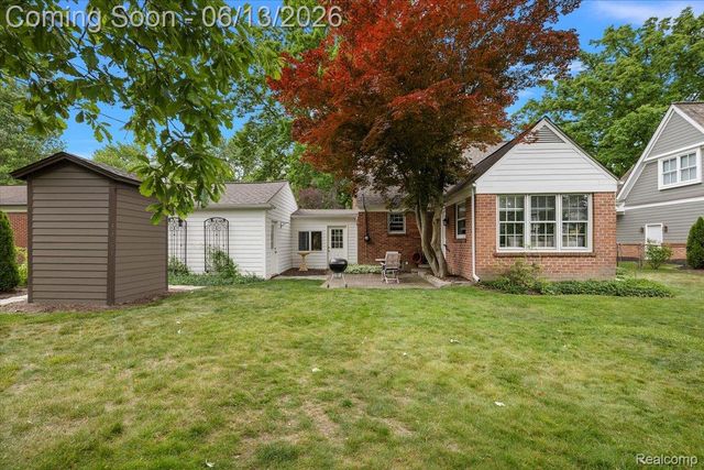 2260 W Lincoln Street, Birmingham, MI 48009