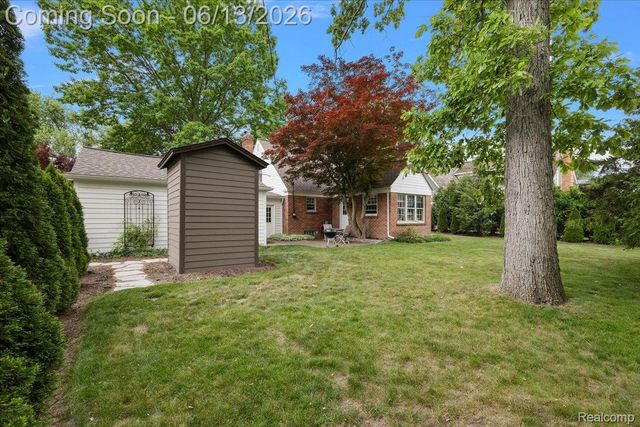 2260 W Lincoln Street, Birmingham, MI 48009