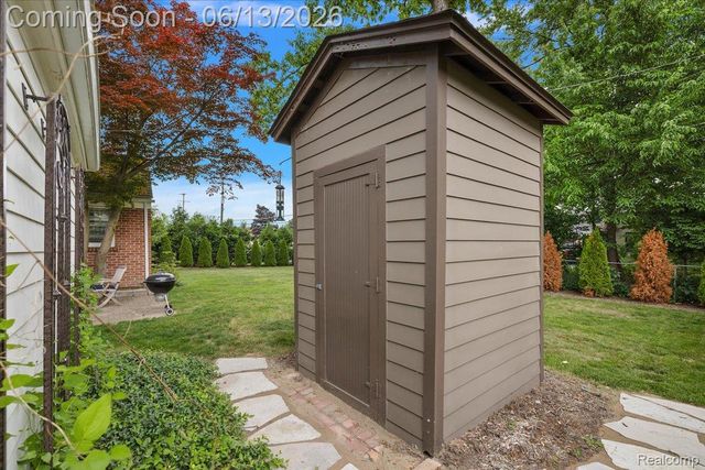2260 W Lincoln Street, Birmingham, MI 48009