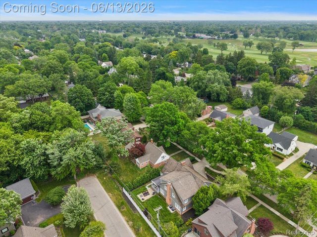 2260 W Lincoln Street, Birmingham, MI 48009