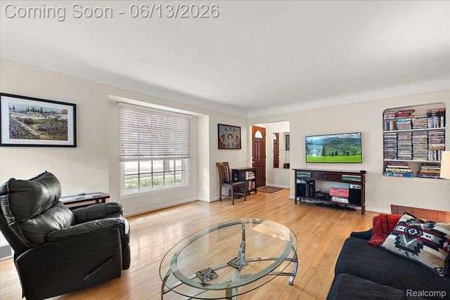 2260 W Lincoln Street, Birmingham, MI 48009