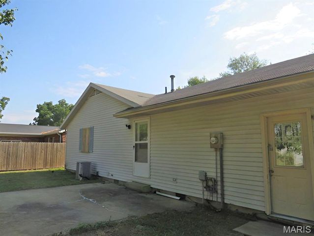 611 23rd Street, Carlyle, IL 62231