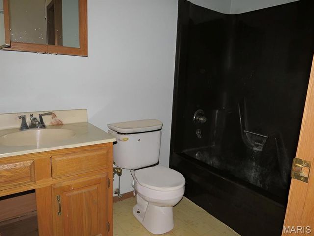 611 23rd Street, Carlyle, IL 62231