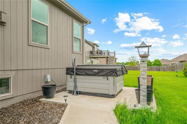 1206 Johnston Drive, Raymore, MO 64083