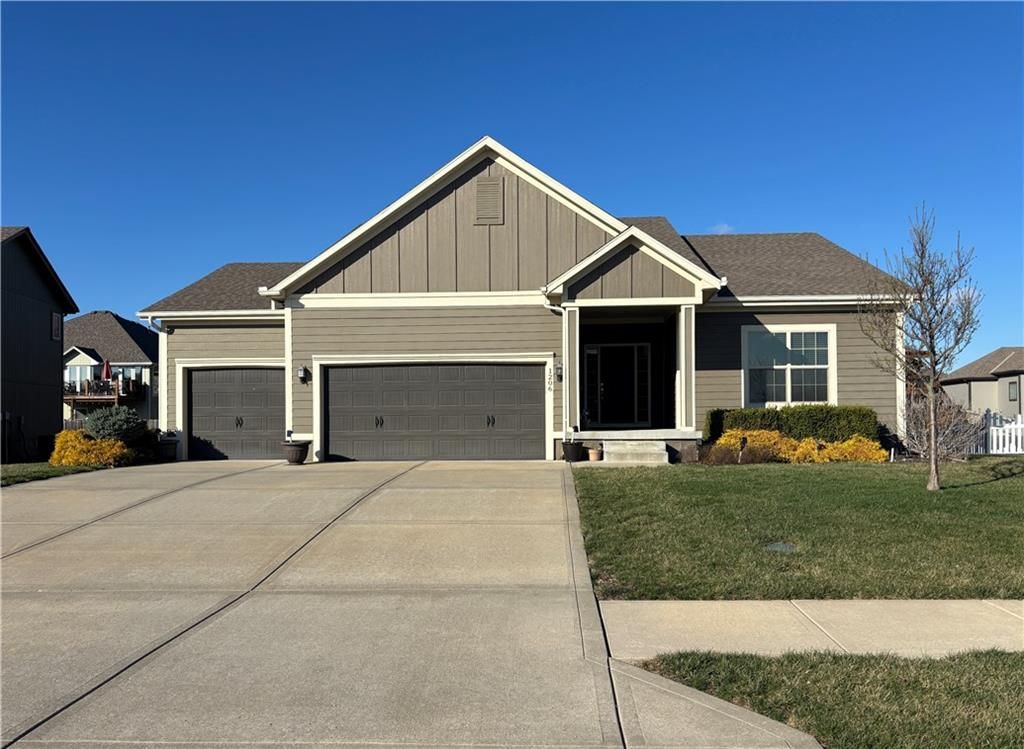 1206 Johnston Drive, Raymore, MO 64083