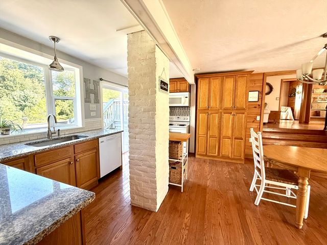 27 Mayflower Circle, Holden, MA 01520