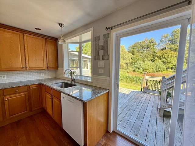 27 Mayflower Circle, Holden, MA 01520