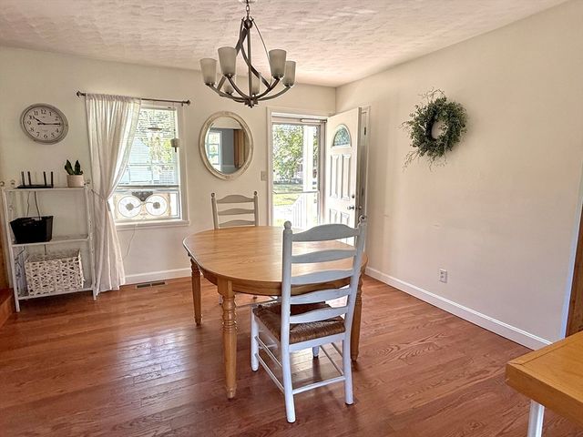 27 Mayflower Circle, Holden, MA 01520