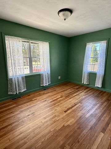 27 Mayflower Circle, Holden, MA 01520