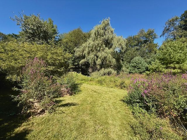 27 Mayflower Circle, Holden, MA 01520