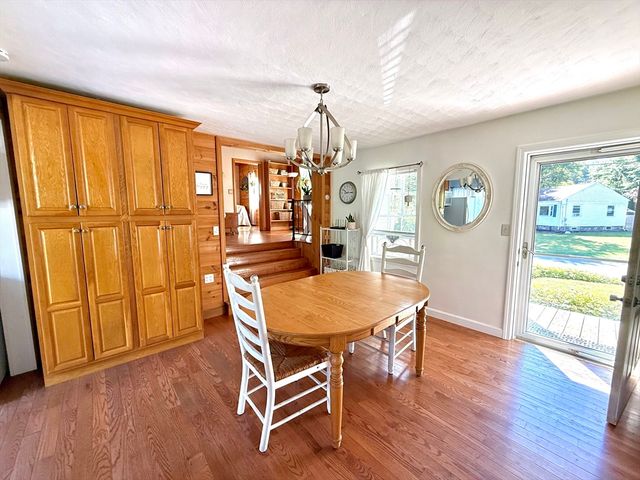 27 Mayflower Circle, Holden, MA 01520