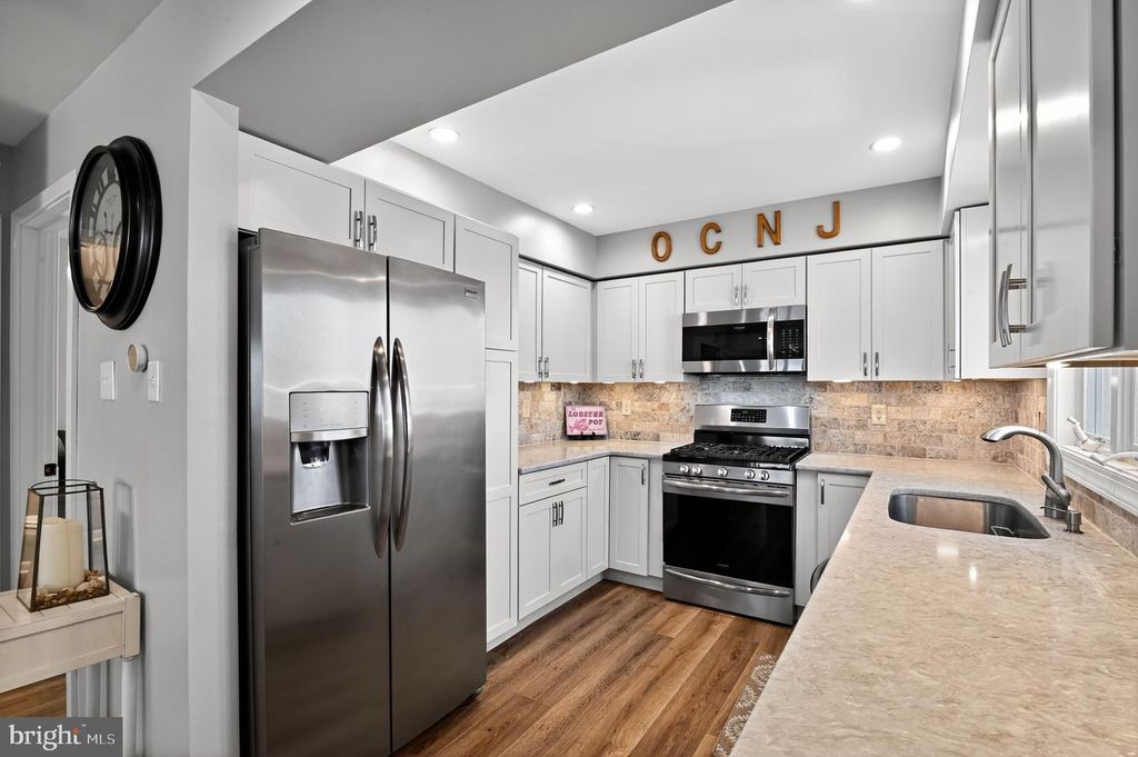 Image 14 of property listing at 1128 BAY AVE, Ocean City, NJ 08226