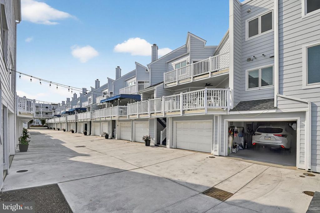 Image 2 of property listing at 1128 BAY AVE, Ocean City, NJ 08226