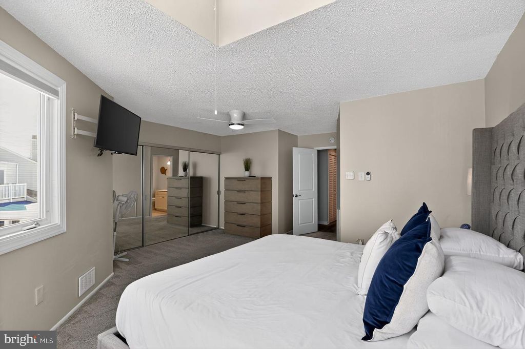 Image 23 of property listing at 1128 BAY AVE, Ocean City, NJ 08226